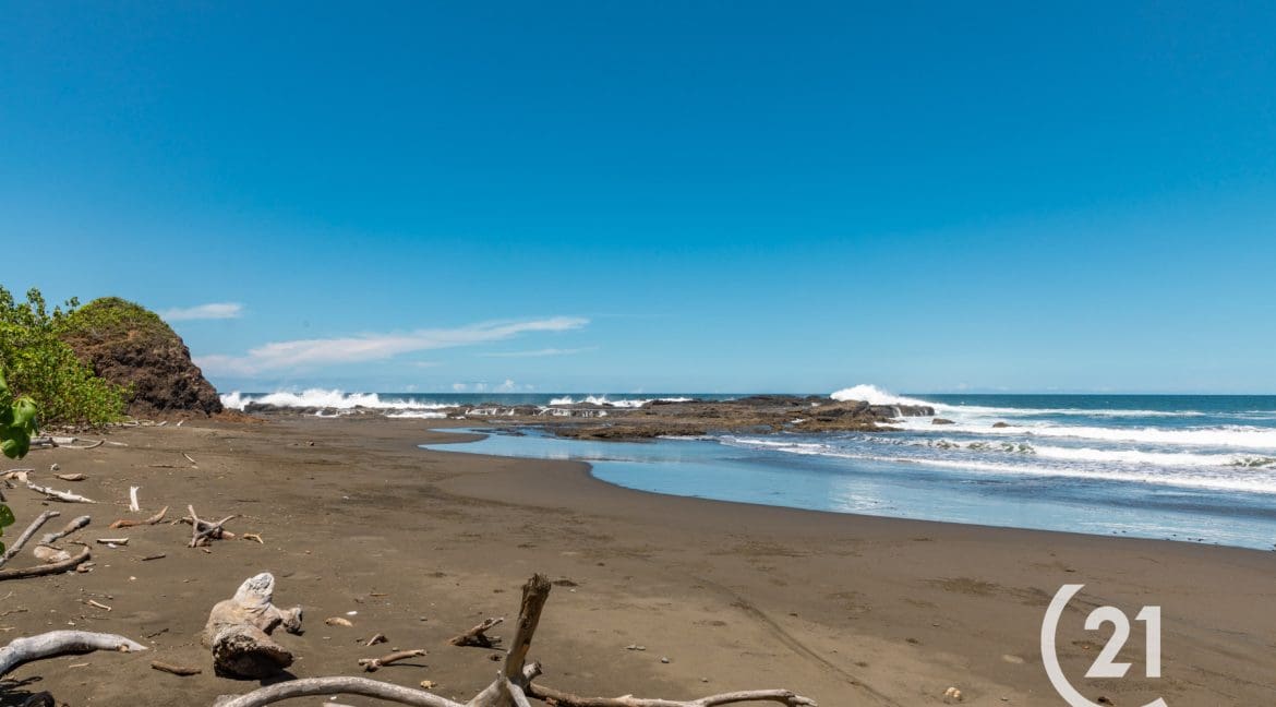Finca Alucinante Beachfront-Century 21-Nosara-Allan Monestel-Real Estate-Agent-Nosara-Playa Guiones-Playa Pelada-Guanacaste-Costa Rica-Bienes Raices- Real Estate- For Sale-23