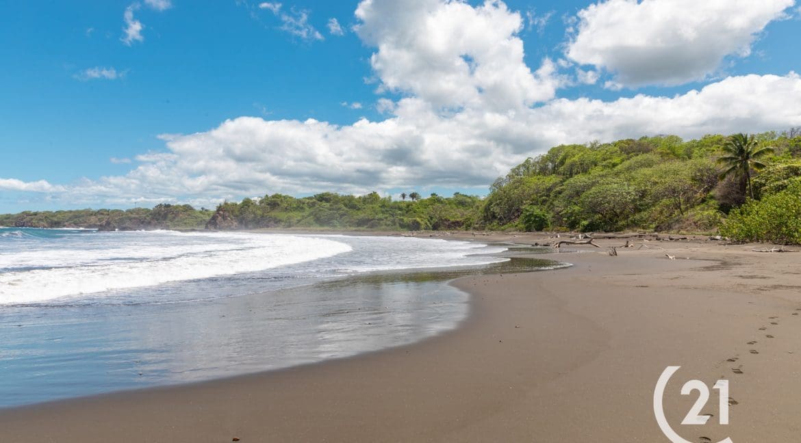 Finca Alucinante Beachfront-Century 21-Nosara-Allan Monestel-Real Estate-Agent-Nosara-Playa Guiones-Playa Pelada-Guanacaste-Costa Rica-Bienes Raices- Real Estate- For Sale-24