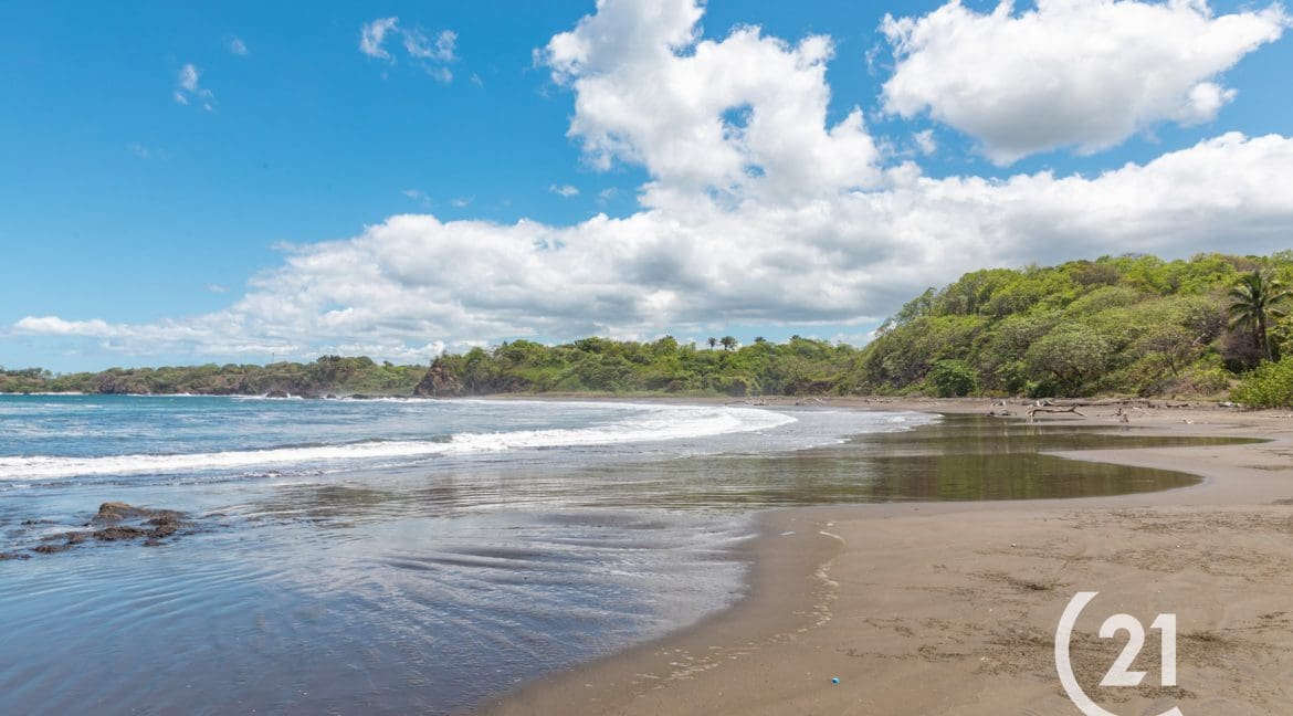 Finca Alucinante Beachfront-Century 21-Nosara-Allan Monestel-Real Estate-Agent-Nosara-Playa Guiones-Playa Pelada-Guanacaste-Costa Rica-Bienes Raices- Real Estate- For Sale-25