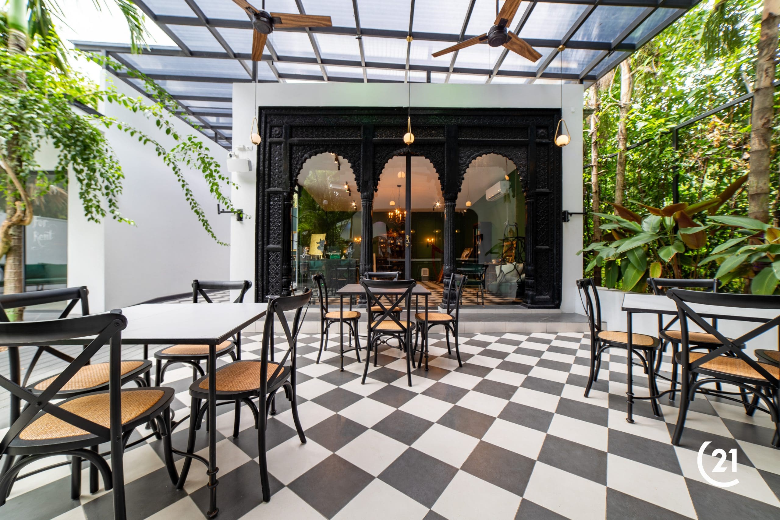 A Distinctive-Turnkey Commercial Estate in North Guiones